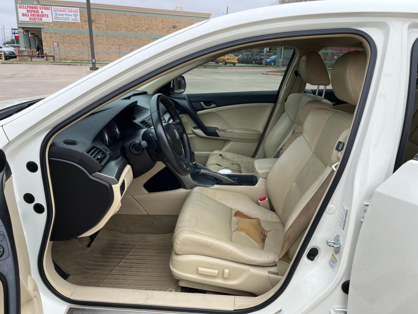 2009 white /TAN Acura TSX 5-Speed AT (JH4CU26639C) with an 2.4L L4 DOHC 16V engine, 5-Speed Automatic Overdrive transmission, located at 14700 Tomball Parkway 249, Houston, TX, 77086, (281) 444-2200, 29.928619, -95.504074 - Photo#8